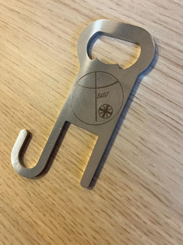 Flaschenöffner_Huthalter